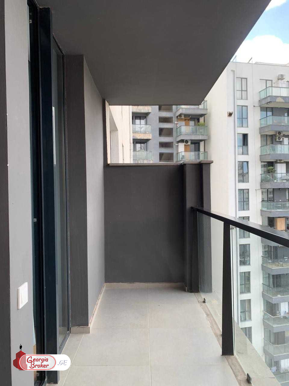 იყიდება ახალი გარემონტებული 3 ოთახიანი ბინა ვაკის პარკთან