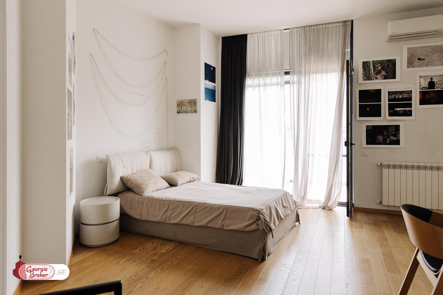 nearly repaired 9-room apartment for sale