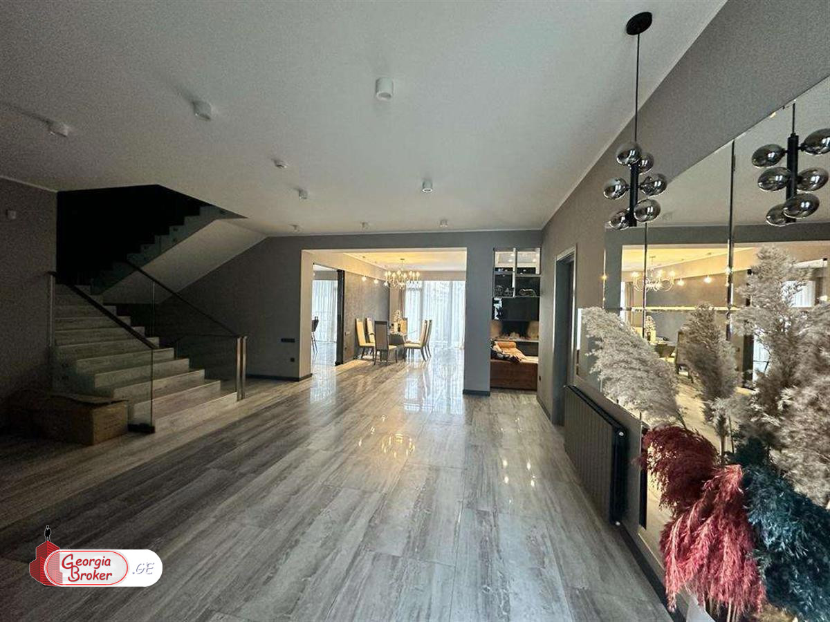 в аренду дом с новым ремонтом 9-комнат