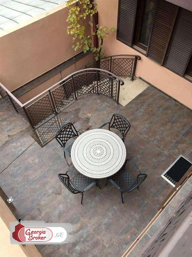 nearly repaired 5-room house for rent