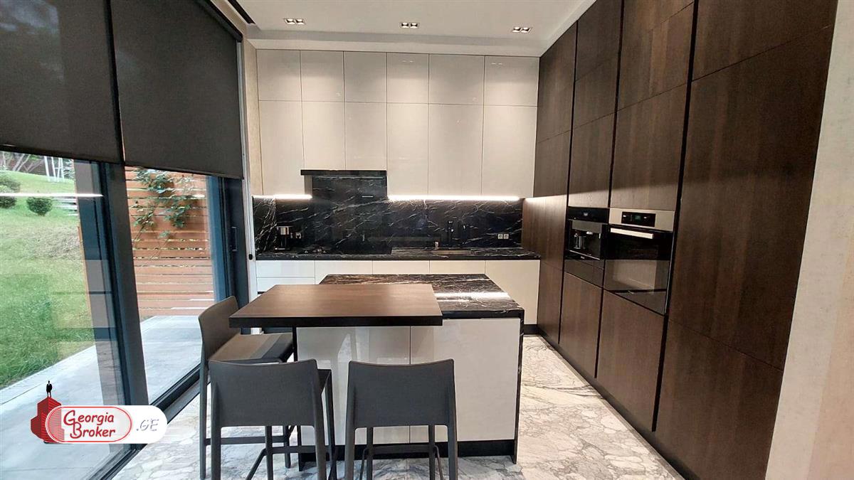 в аренду дом с новым ремонтом 9-комнат