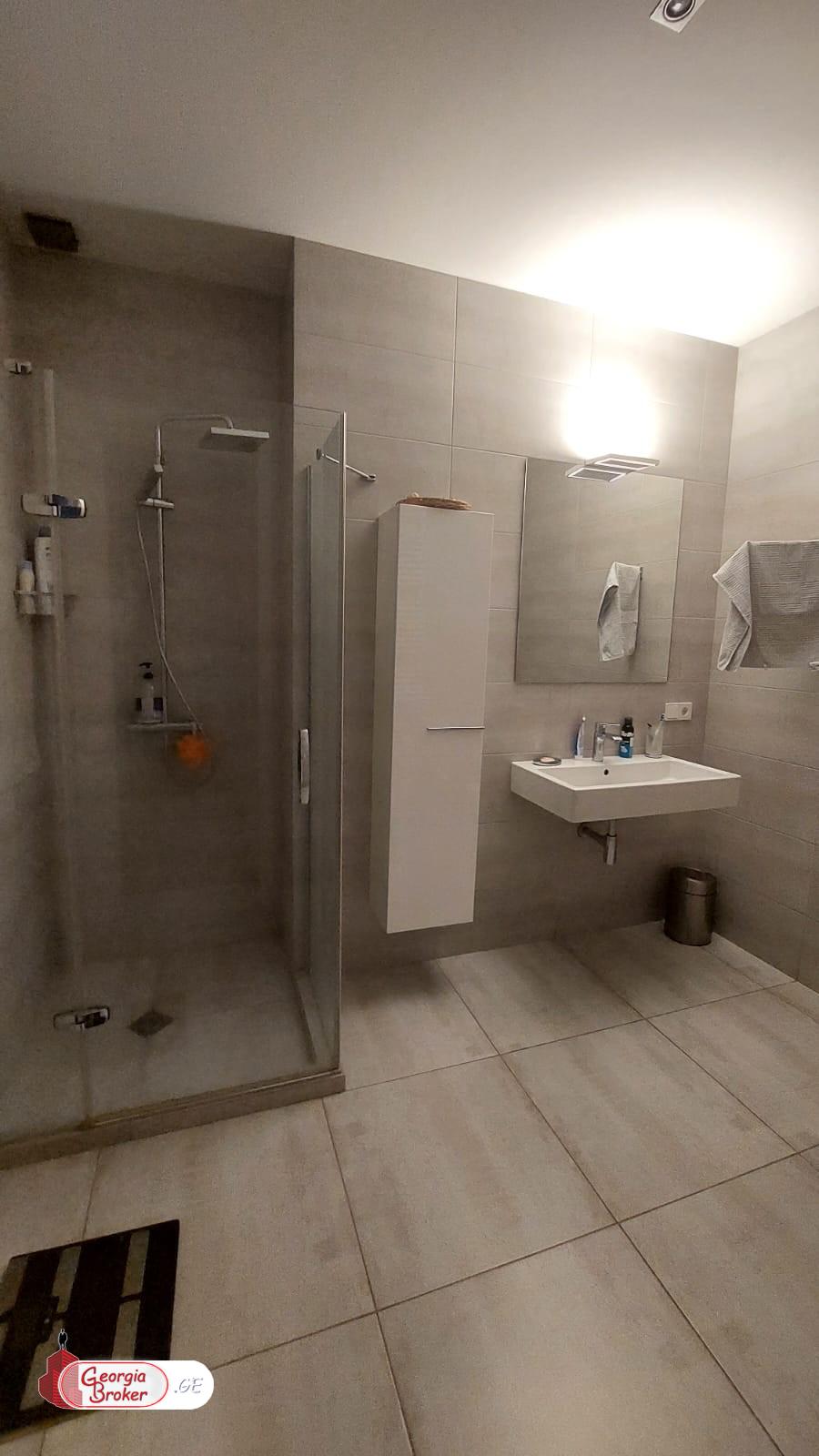 nearly repaired 8-room apartment for sale