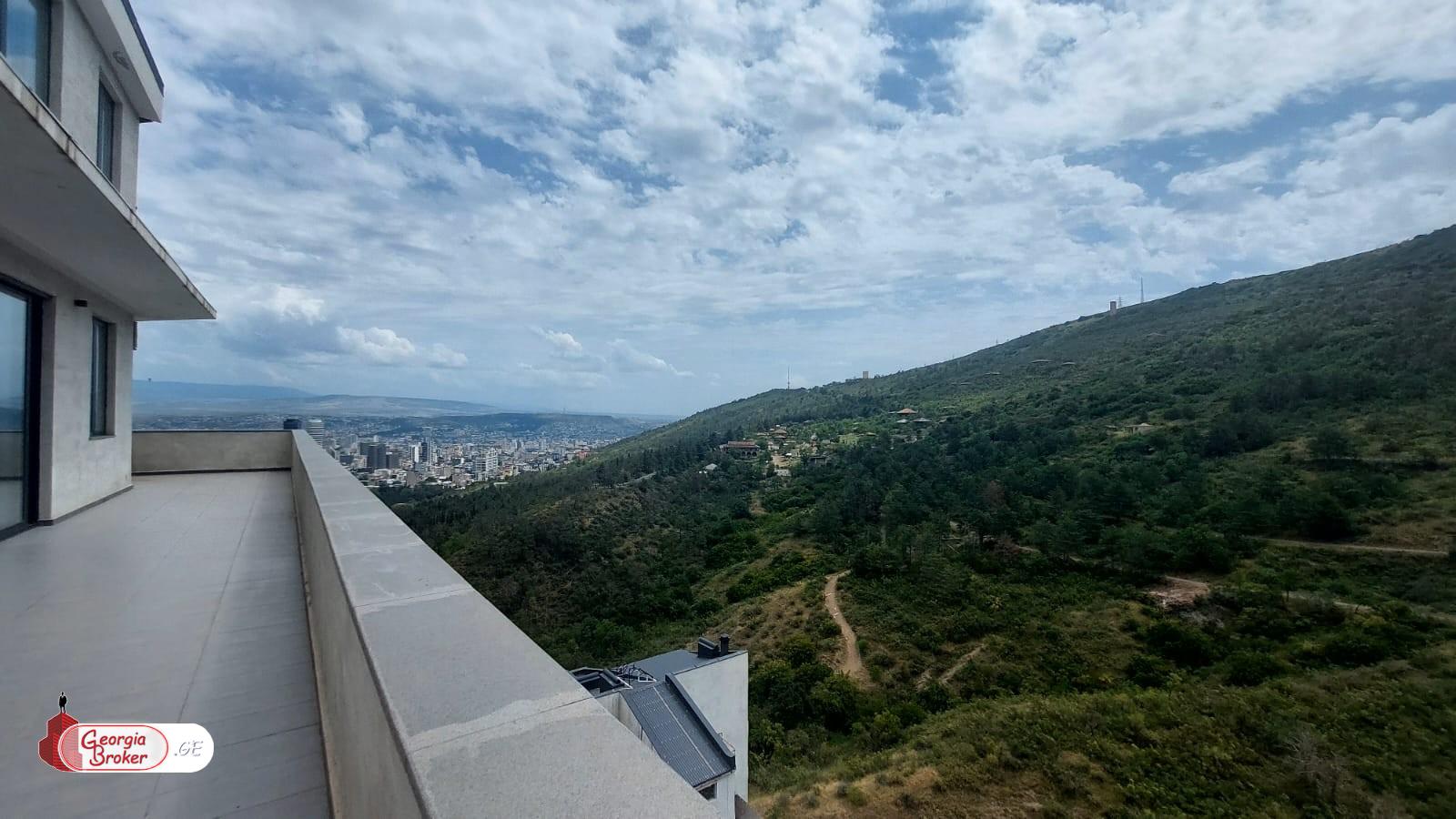 nearly repaired 8-room apartment for sale