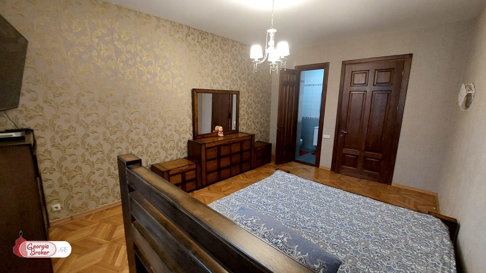 ქირავდება ახალი გარემონტებული 10 ოთახიანი სახლი ლოტკინზე