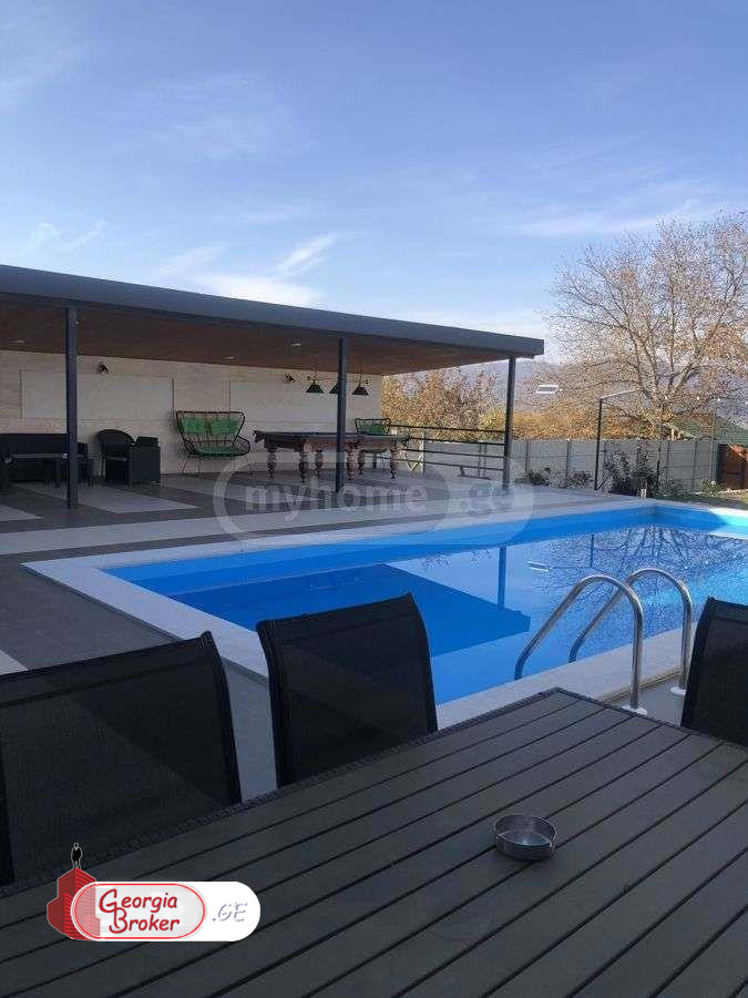 в аренду дом с новым ремонтом 8-комнат