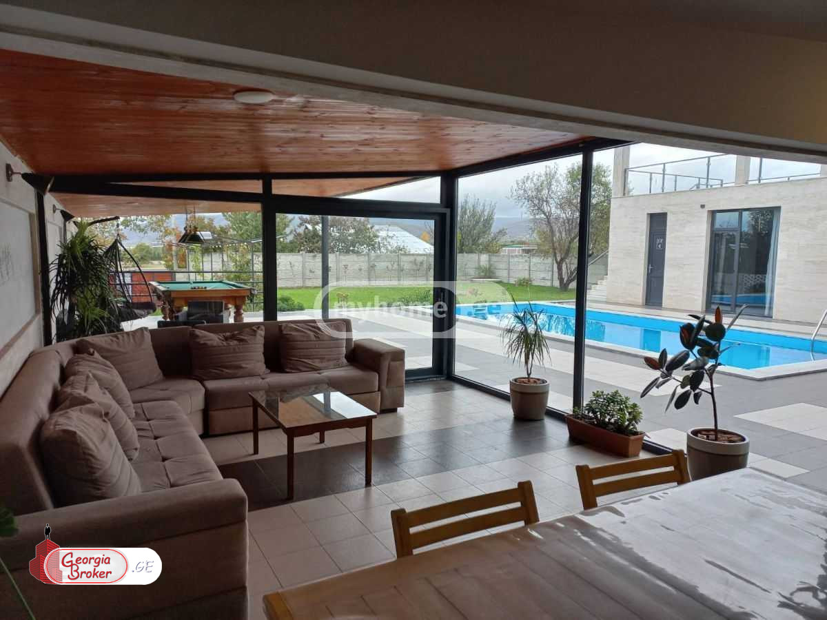 в аренду дом с новым ремонтом 8-комнат