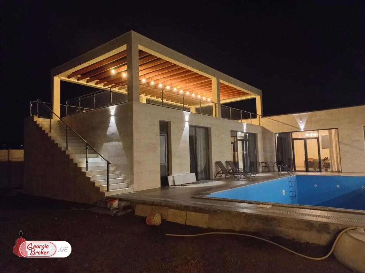 в аренду дом с новым ремонтом 8-комнат