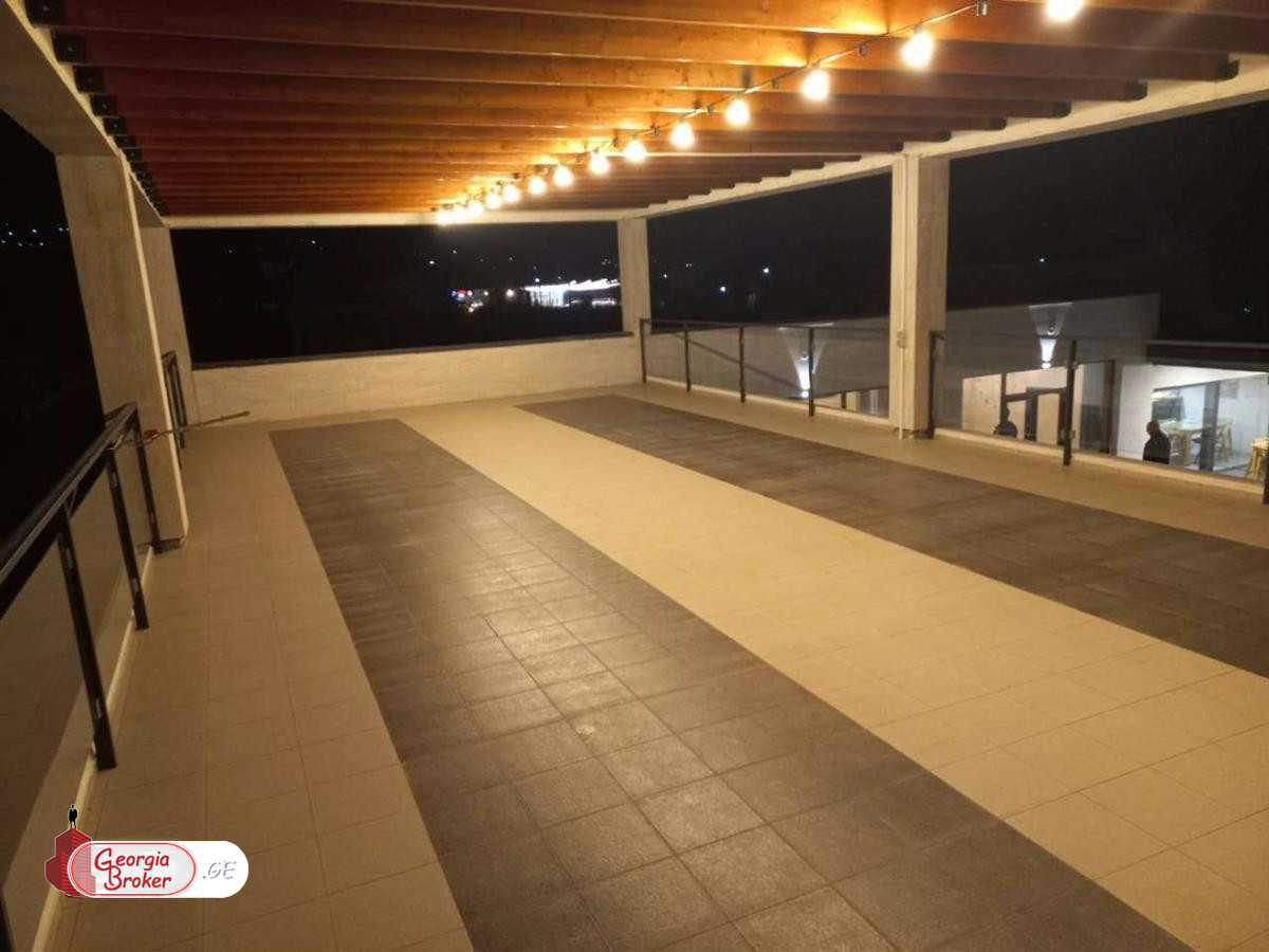 в аренду дом с новым ремонтом 8-комнат