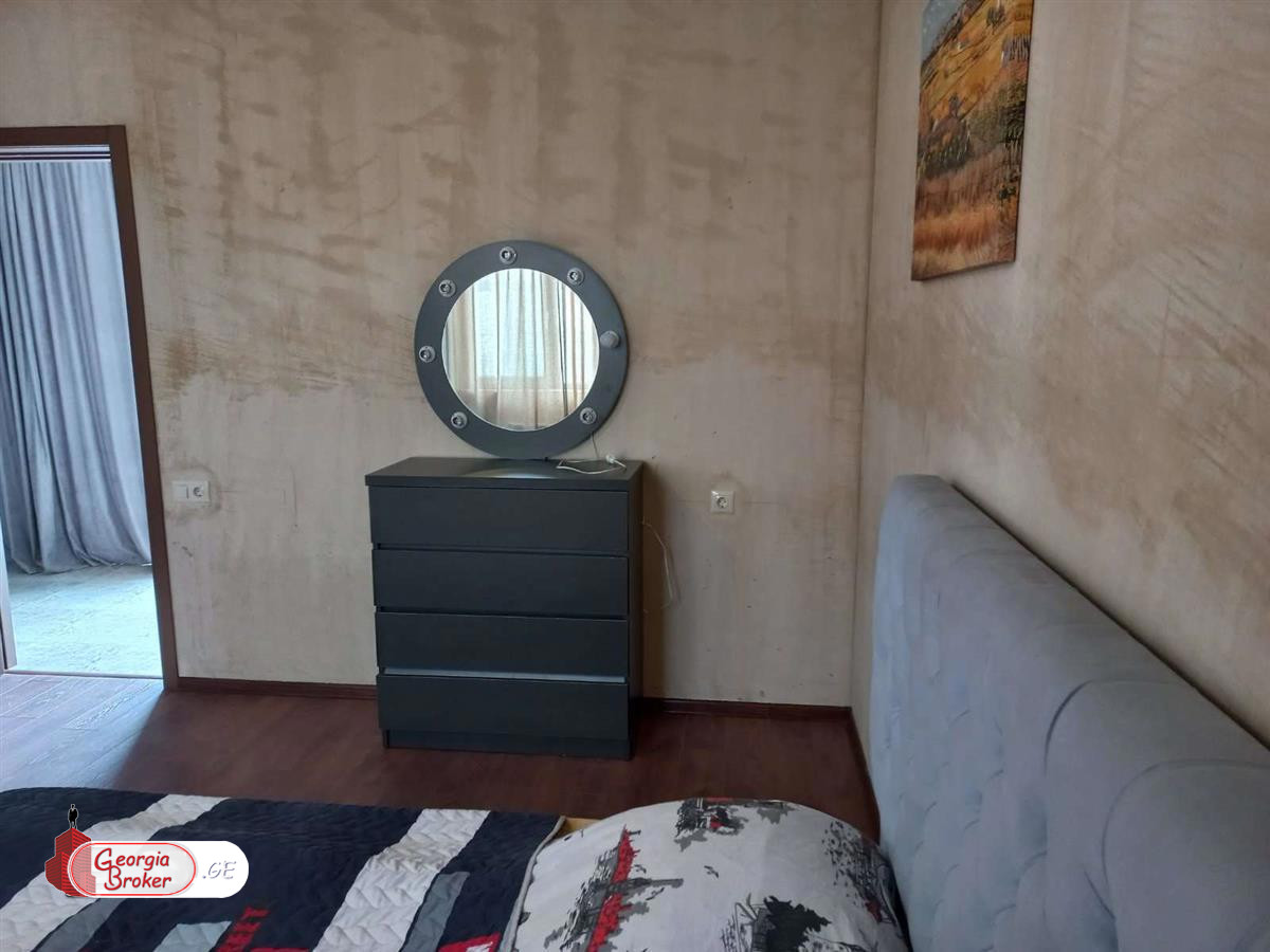 в аренду дом с новым ремонтом 8-комнат