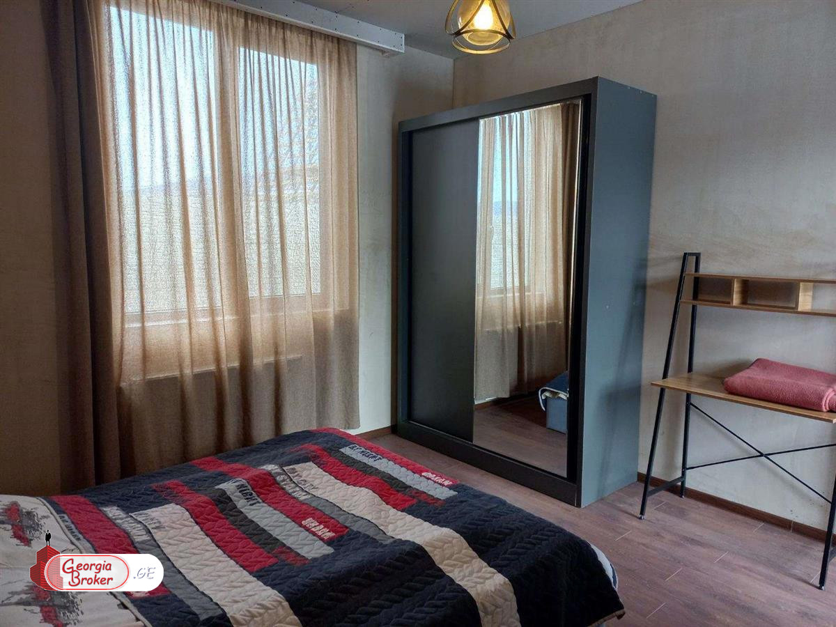 в аренду дом с новым ремонтом 8-комнат