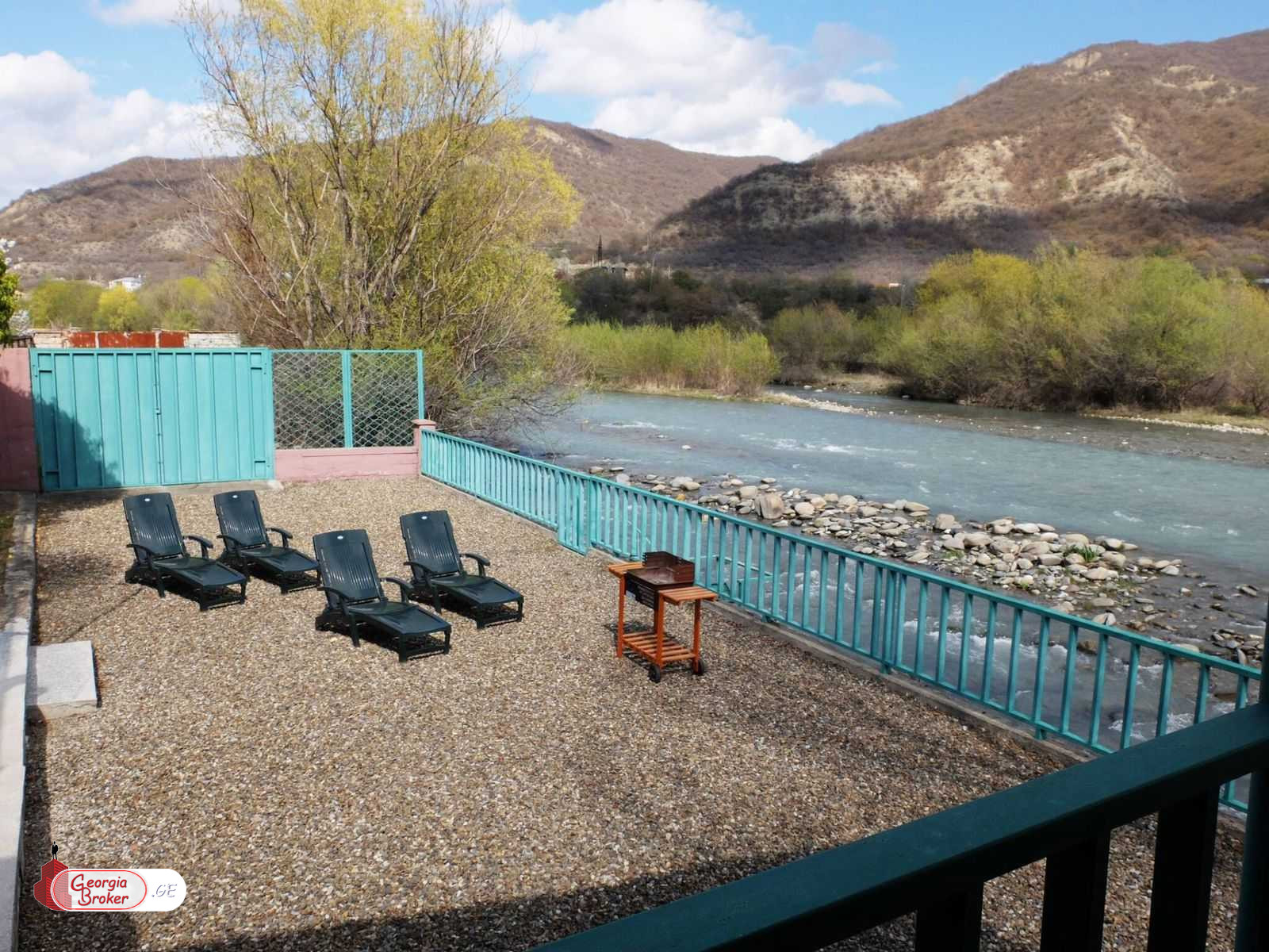 ქირავდება  5 ოთახიანი აგარაკი დუშეთში