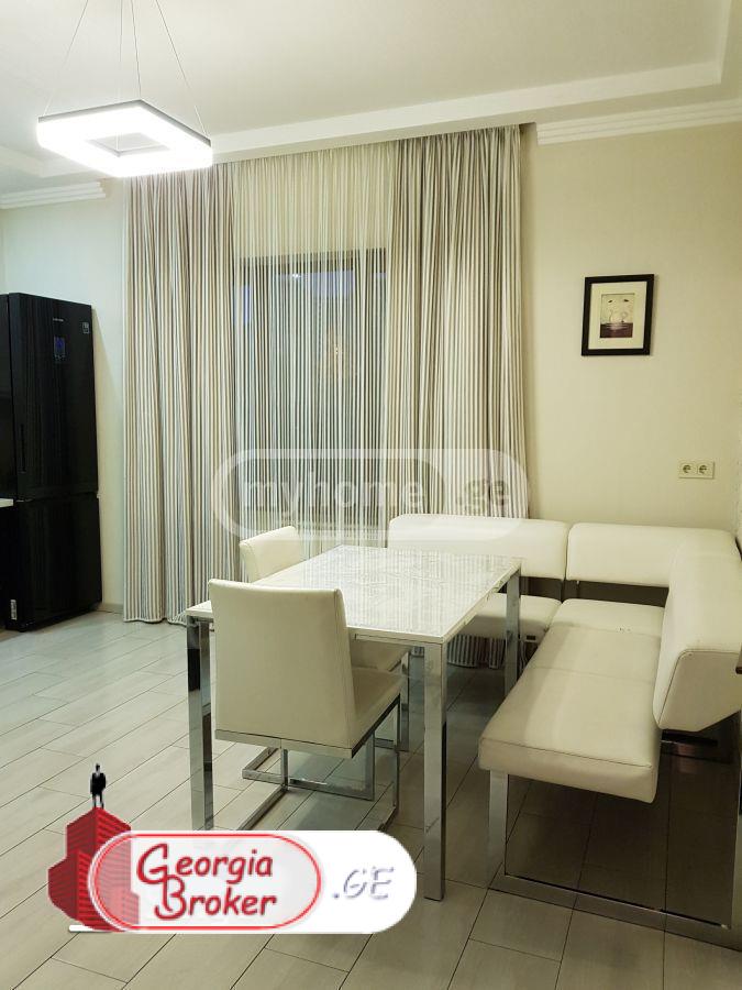 nearly repaired 8-room house for rent