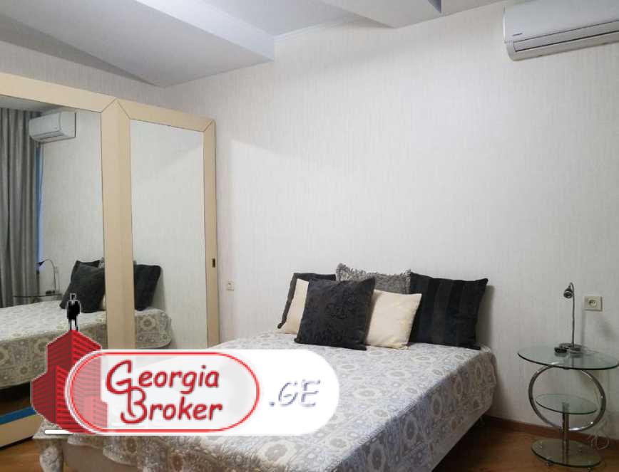 nearly repaired 8-room house for rent