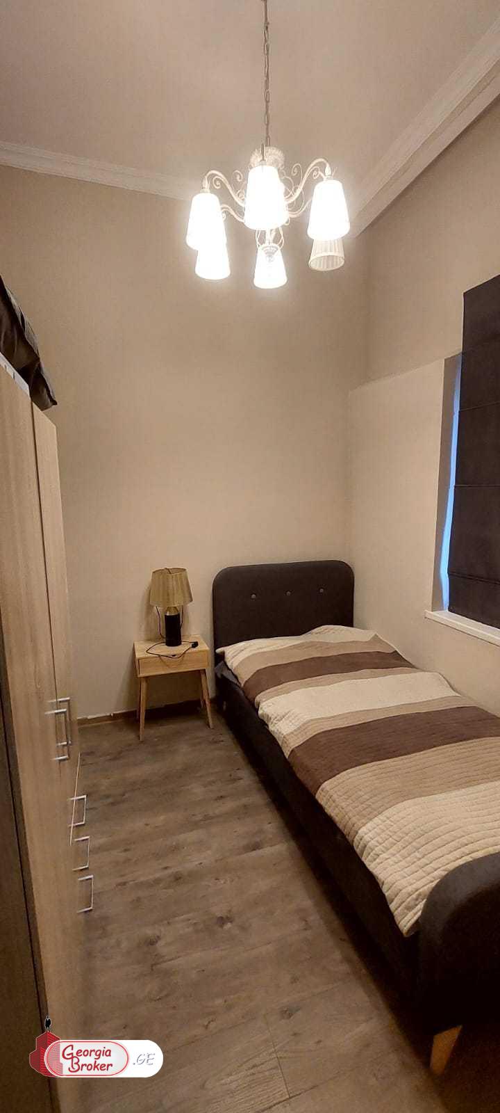 в аренду квартира с новым ремонтом 5-комнат