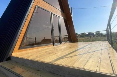 იყიდება ახალი გარემონტებული 4 ოთახიანი  კოტეჯი საგურამოში