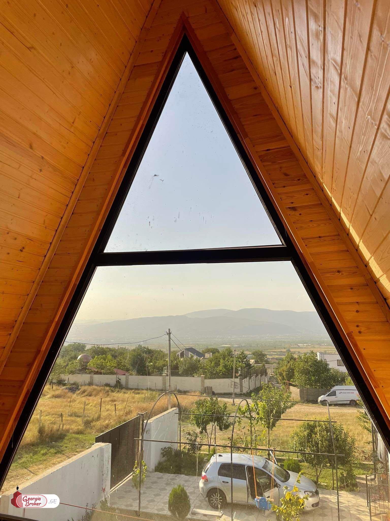 იყიდება ახალი გარემონტებული 4 ოთახიანი სახლი საგურამოში