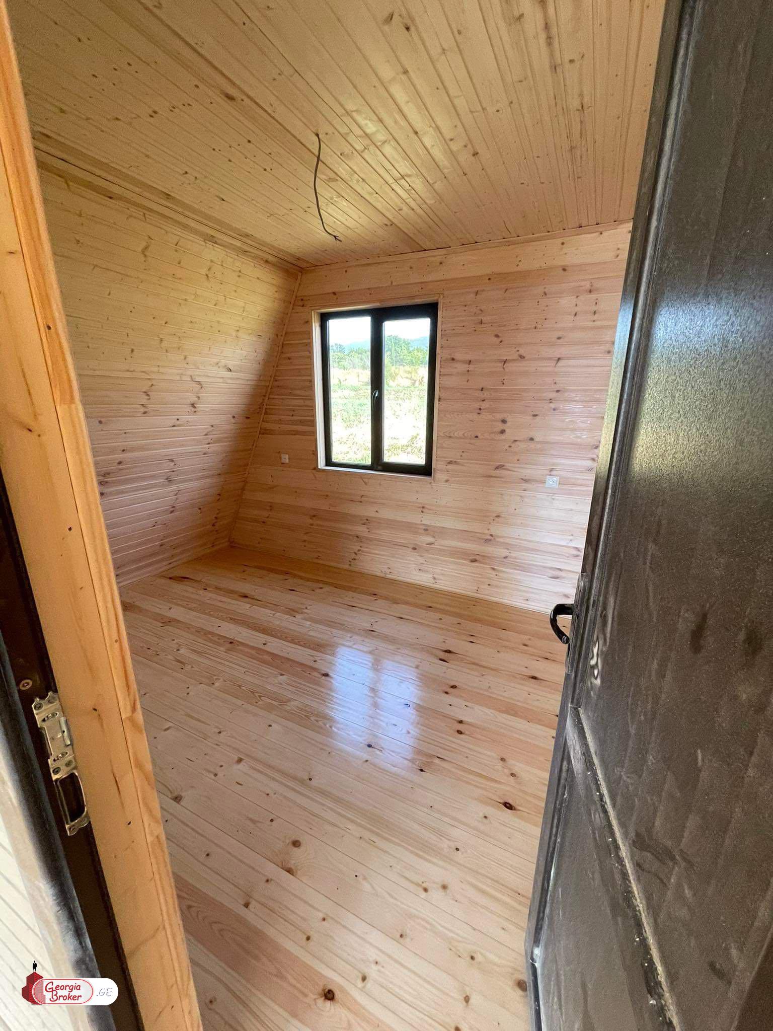 იყიდება ახალი გარემონტებული 4 ოთახიანი სახლი საგურამოში