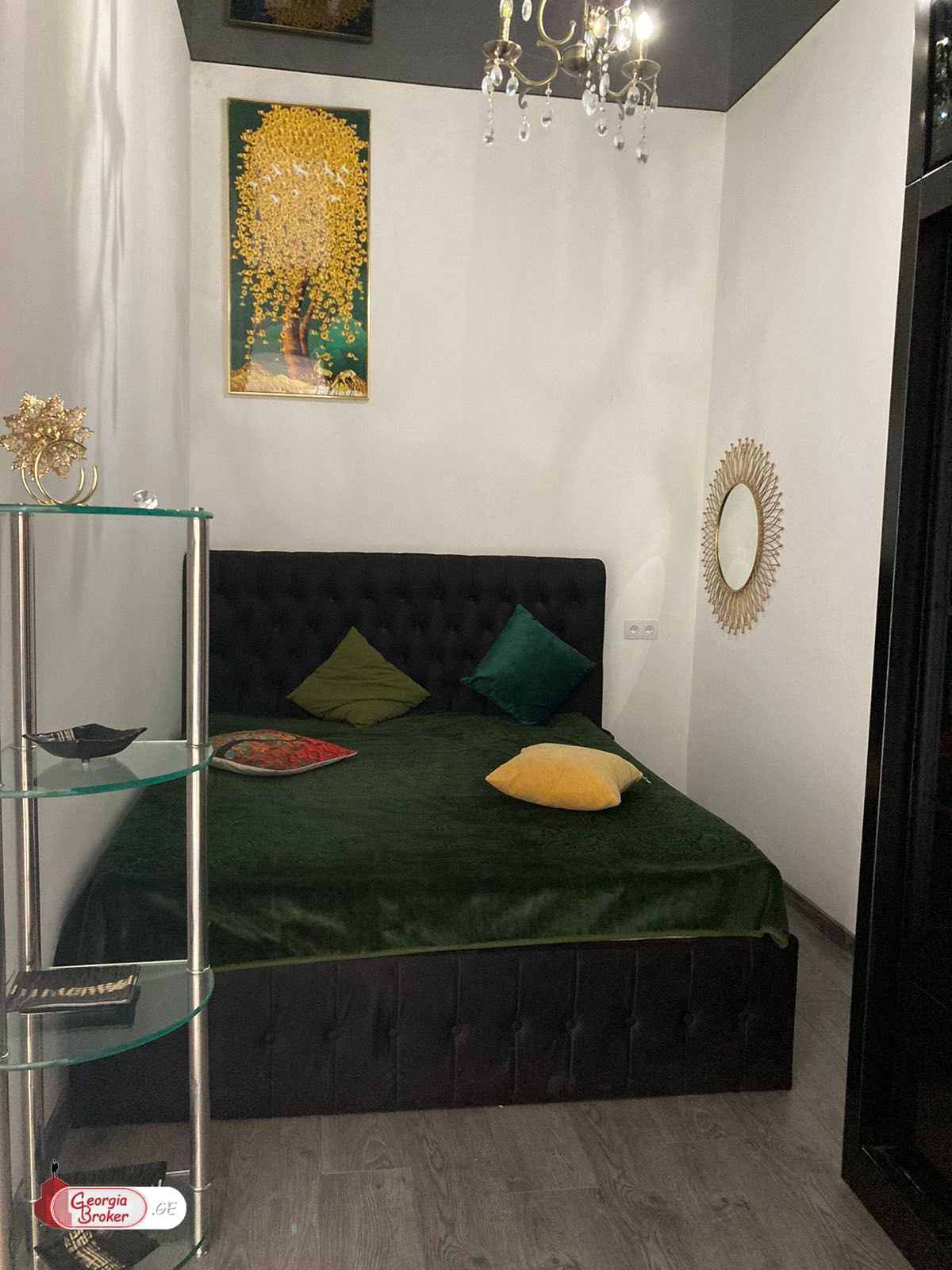 продается квартира с новым ремонтом 4-комнаты