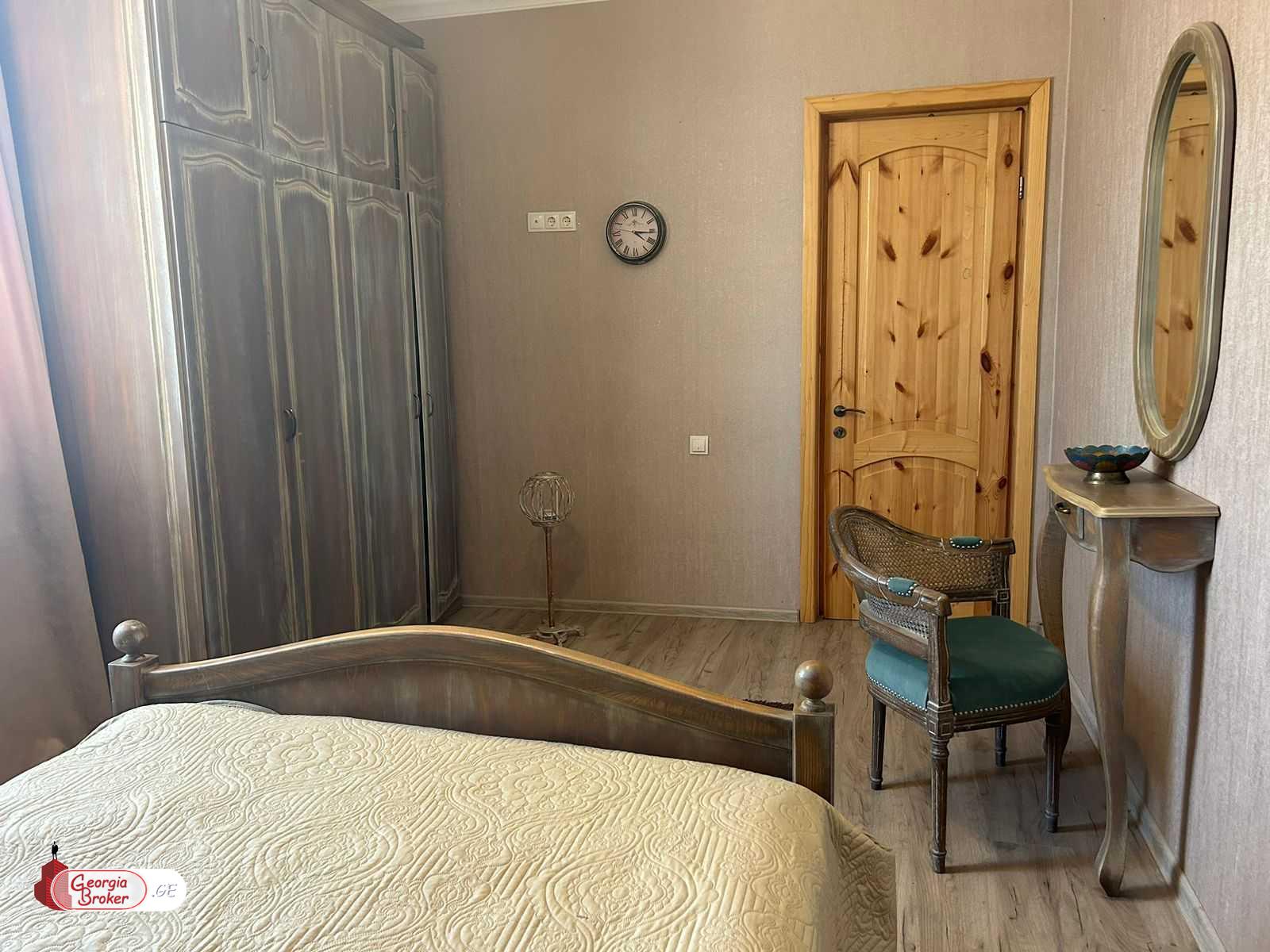 ქირავდება ახალი გარემონტებული 5 ოთახიანი სახლი თხინვალაში