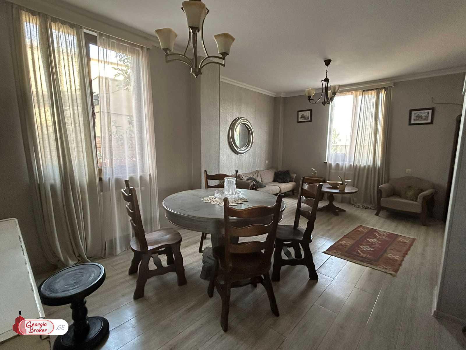 ქირავდება ახალი გარემონტებული 5 ოთახიანი სახლი თხინვალაში