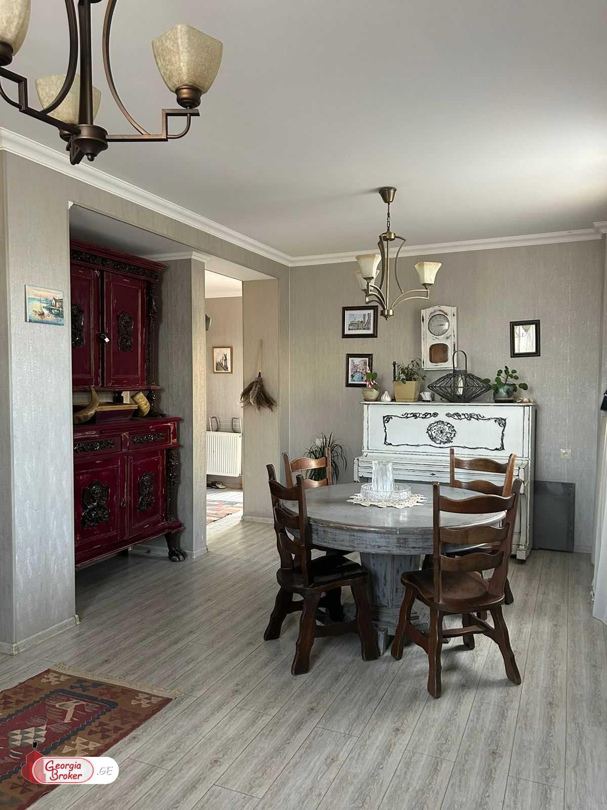 ქირავდება ახალი გარემონტებული 5 ოთახიანი სახლი თხინვალაში