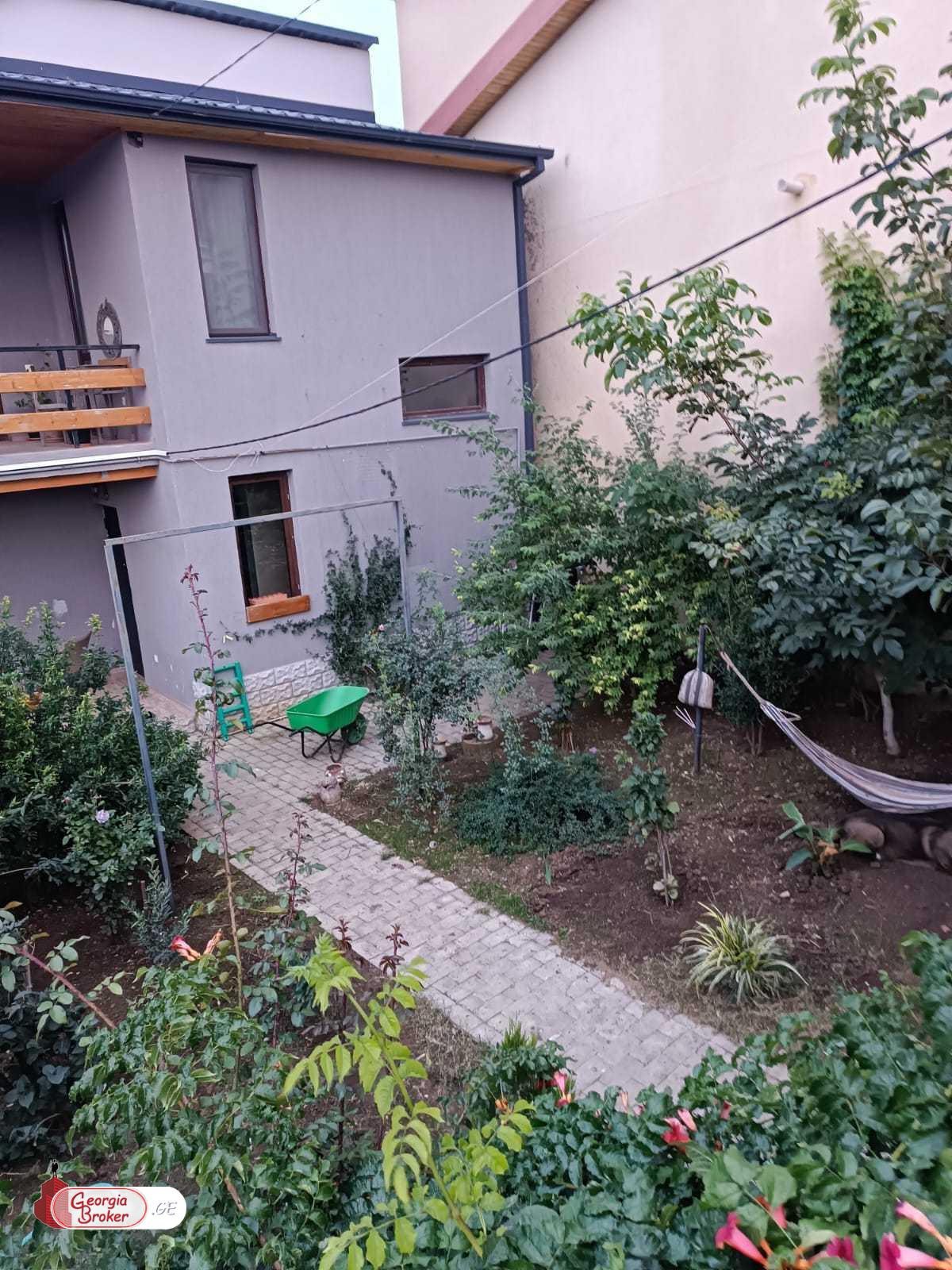 ქირავდება ახალი გარემონტებული 5 ოთახიანი სახლი ლისზე