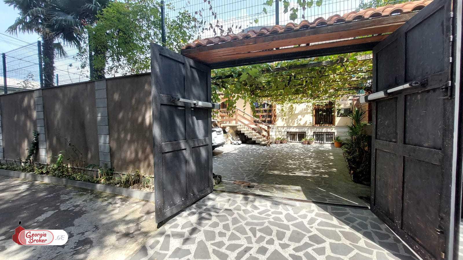 ქირავდება ახალი გარემონტებული 10 ოთახიანი სახლი ლოტკინზე