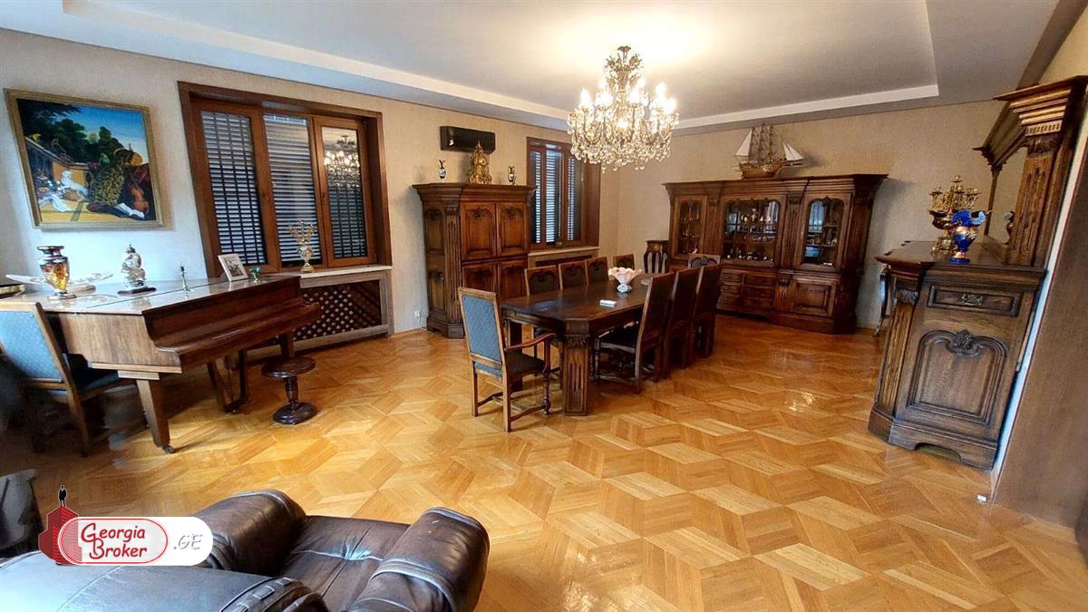 ქირავდება ახალი გარემონტებული 10 ოთახიანი სახლი ლოტკინზე