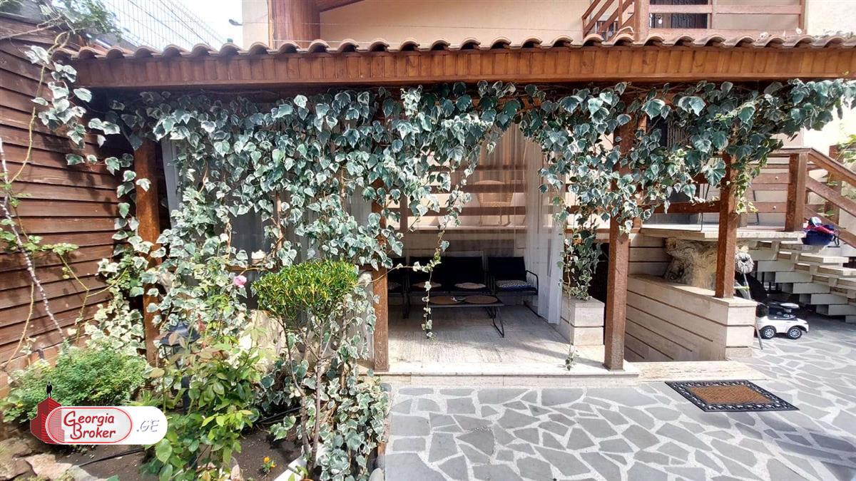 ქირავდება ახალი გარემონტებული 10 ოთახიანი სახლი ლოტკინზე