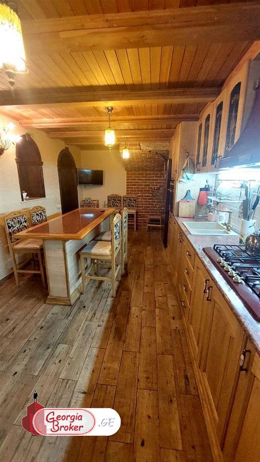 ქირავდება ახალი გარემონტებული 10 ოთახიანი სახლი ლოტკინზე