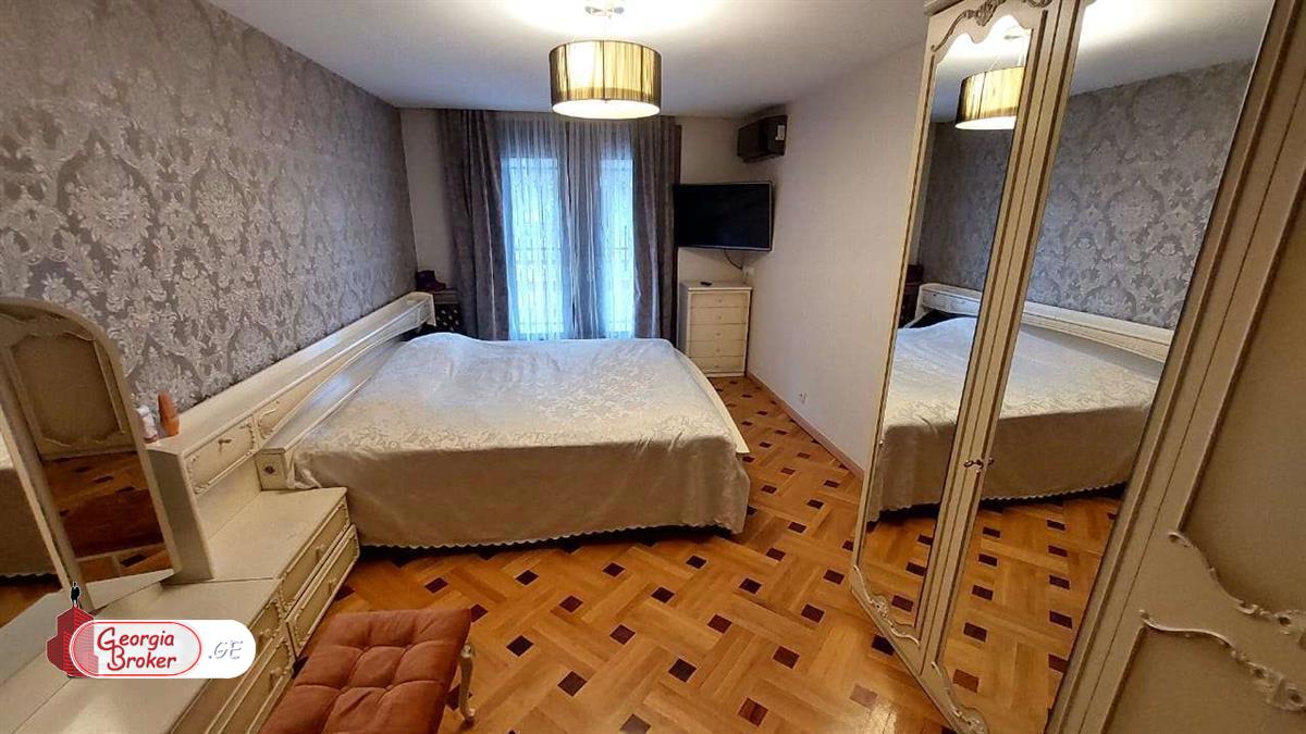 ქირავდება ახალი გარემონტებული 10 ოთახიანი სახლი ლოტკინზე