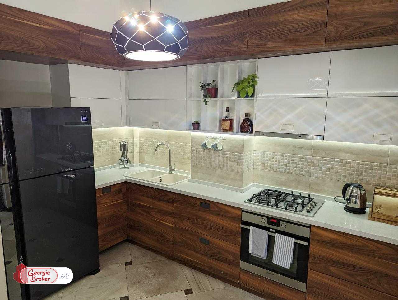 იყიდება ახალი გარემონტებული 4 ოთახიანი ბინა მრგვალ ბაღთან