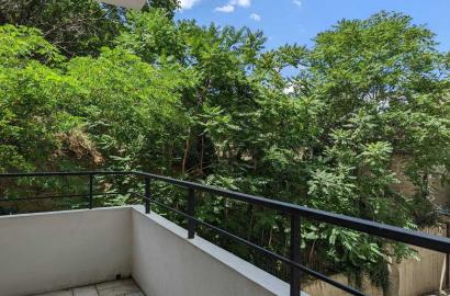 იყიდება ახალი გარემონტებული 4 ოთახიანი ბინა მრგვალ ბაღთან