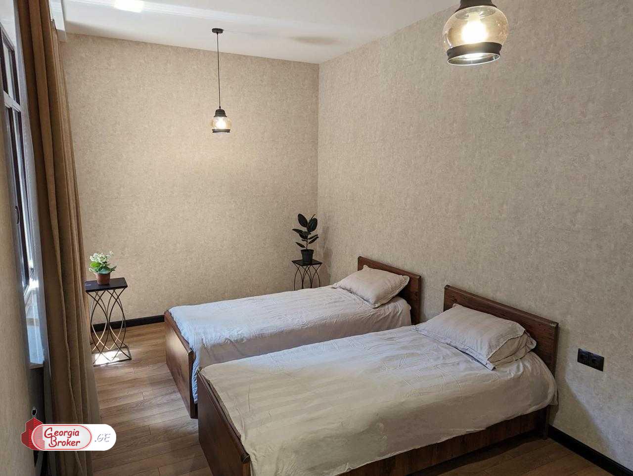 იყიდება ახალი გარემონტებული 4 ოთახიანი ბინა მრგვალ ბაღთან