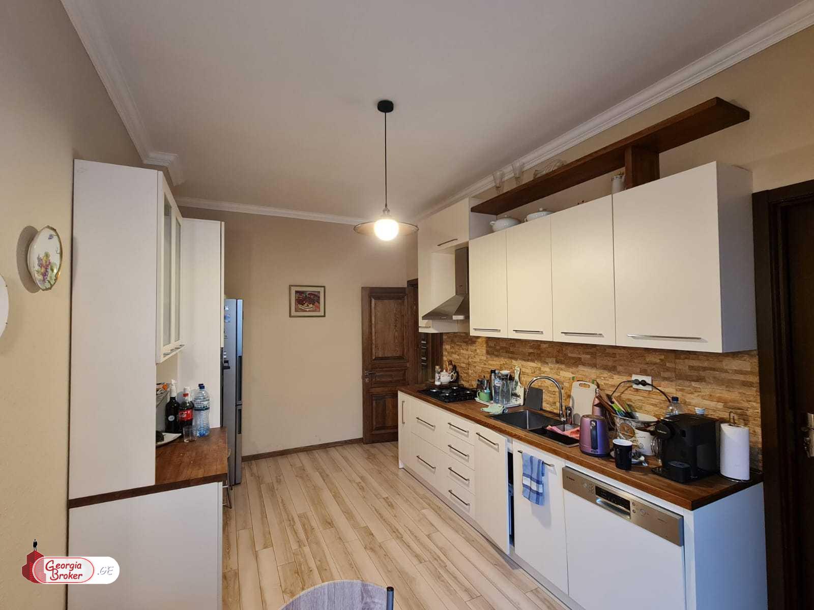 в аренду квартира с новым ремонтом 5-комнат