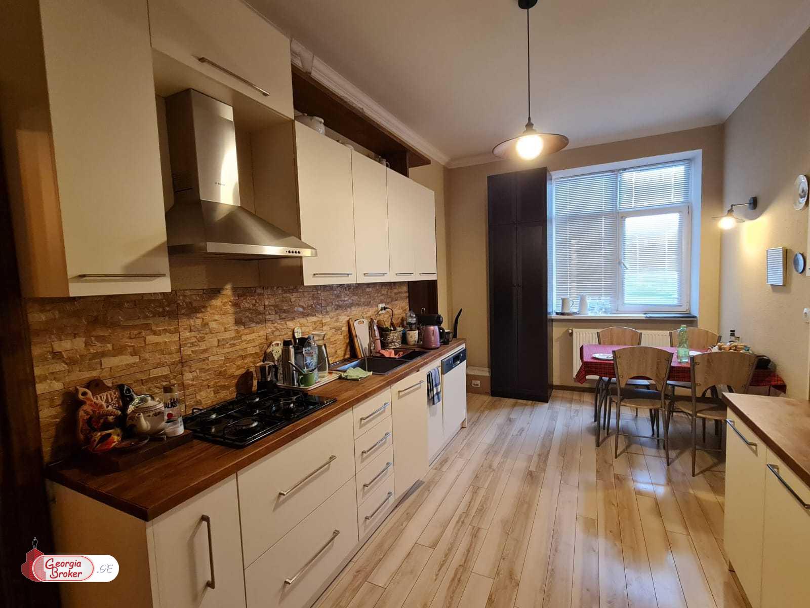 в аренду квартира с новым ремонтом 5-комнат