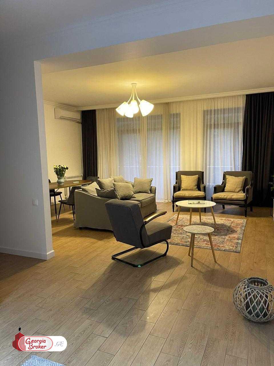 в аренду квартира с новым ремонтом 4-комнаты