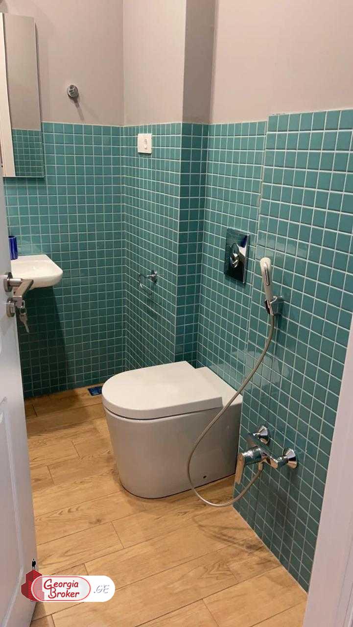 в аренду квартира с новым ремонтом 4-комнаты