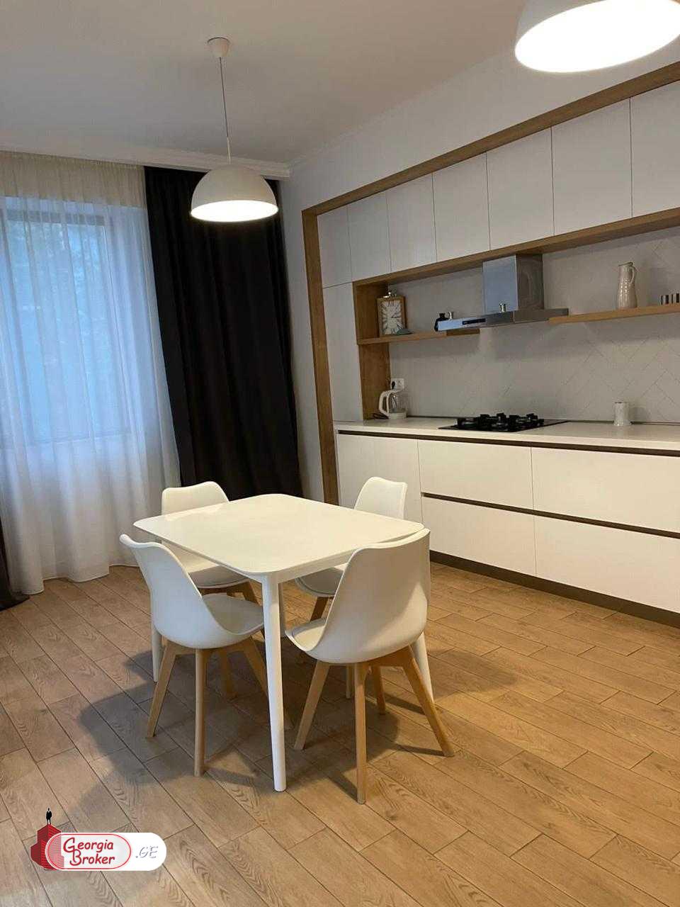 в аренду квартира с новым ремонтом 4-комнаты