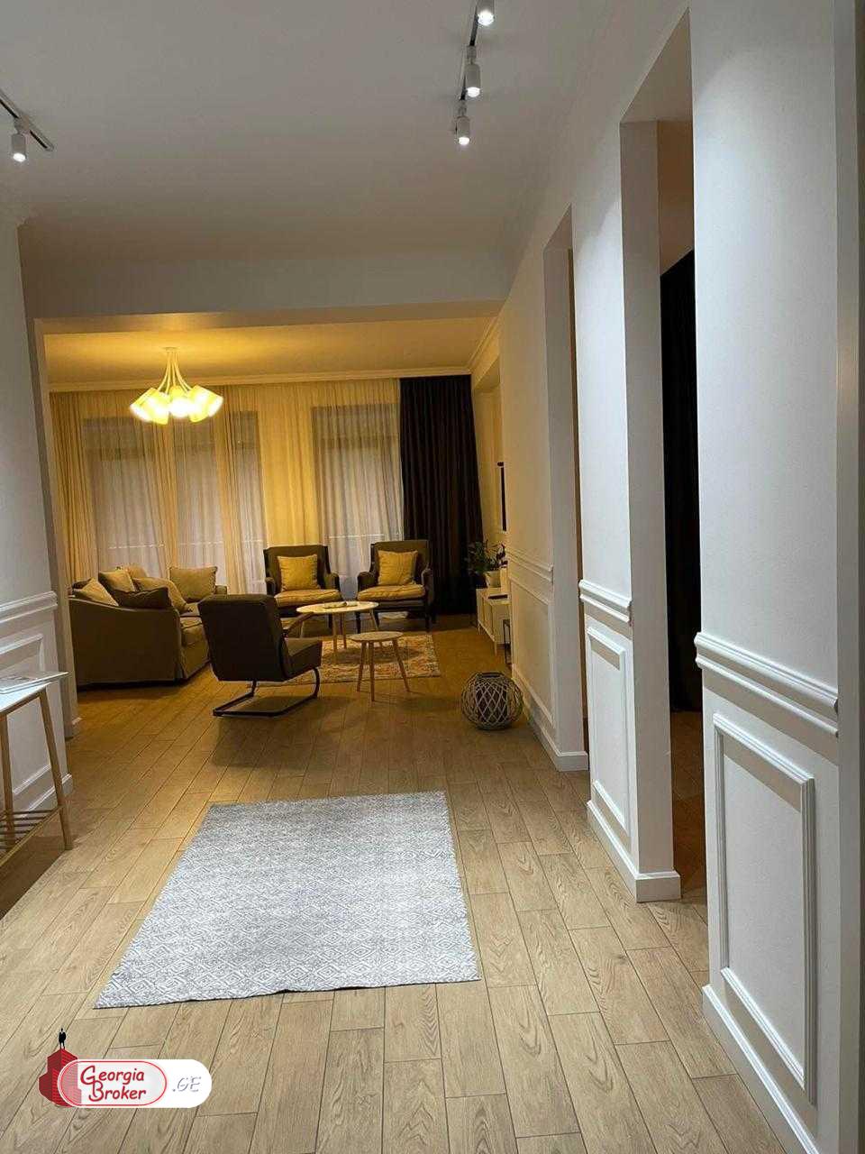 в аренду квартира с новым ремонтом 4-комнаты