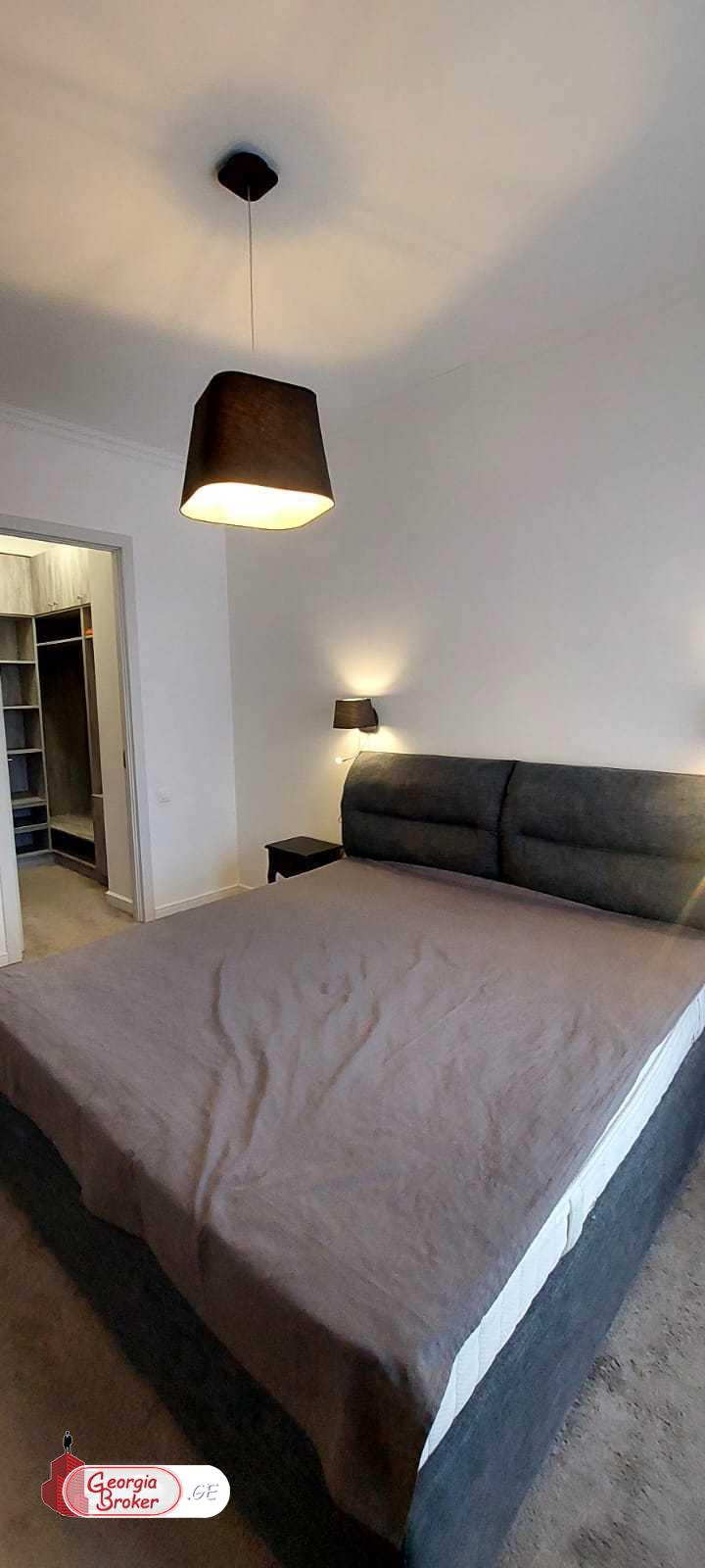 в аренду квартира с новым ремонтом 4-комнаты