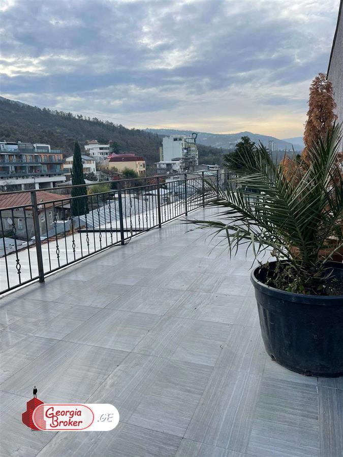 в аренду квартира с новым ремонтом 3-комнаты