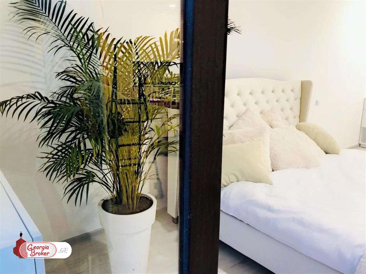 в аренду квартира с новым ремонтом 3-комнаты