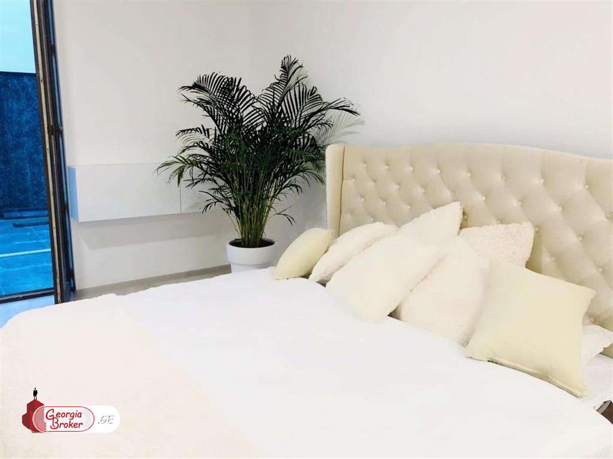 в аренду квартира с новым ремонтом 3-комнаты