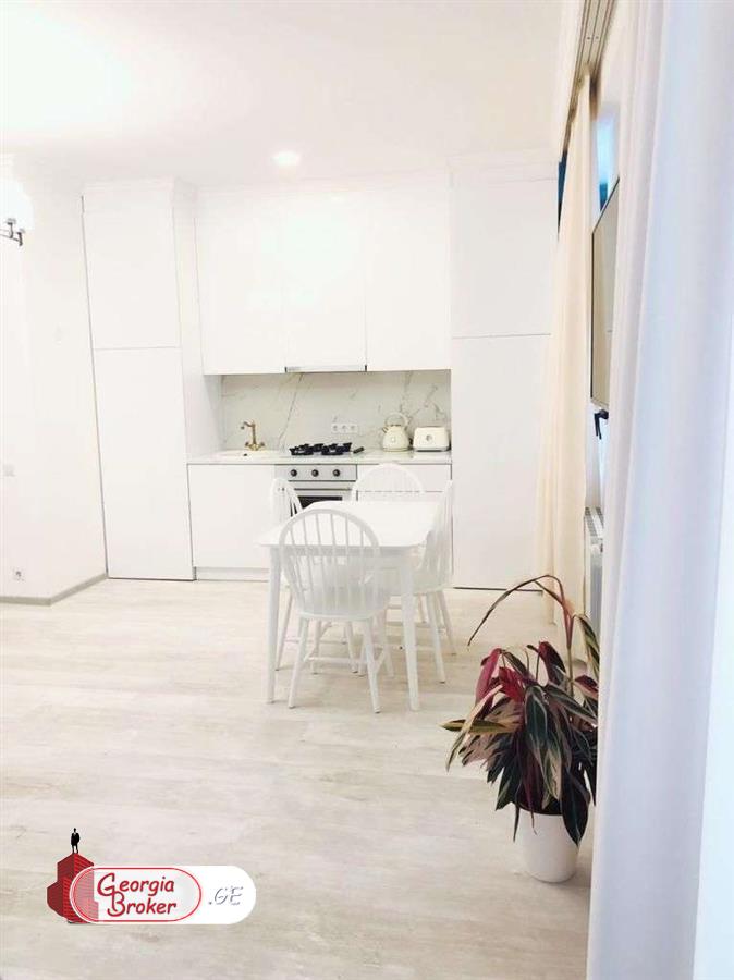 в аренду квартира с новым ремонтом 3-комнаты