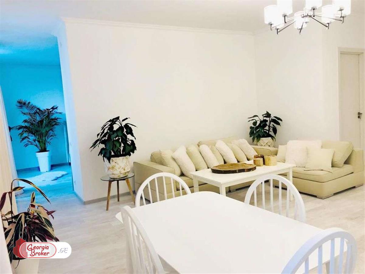 в аренду квартира с новым ремонтом 3-комнаты