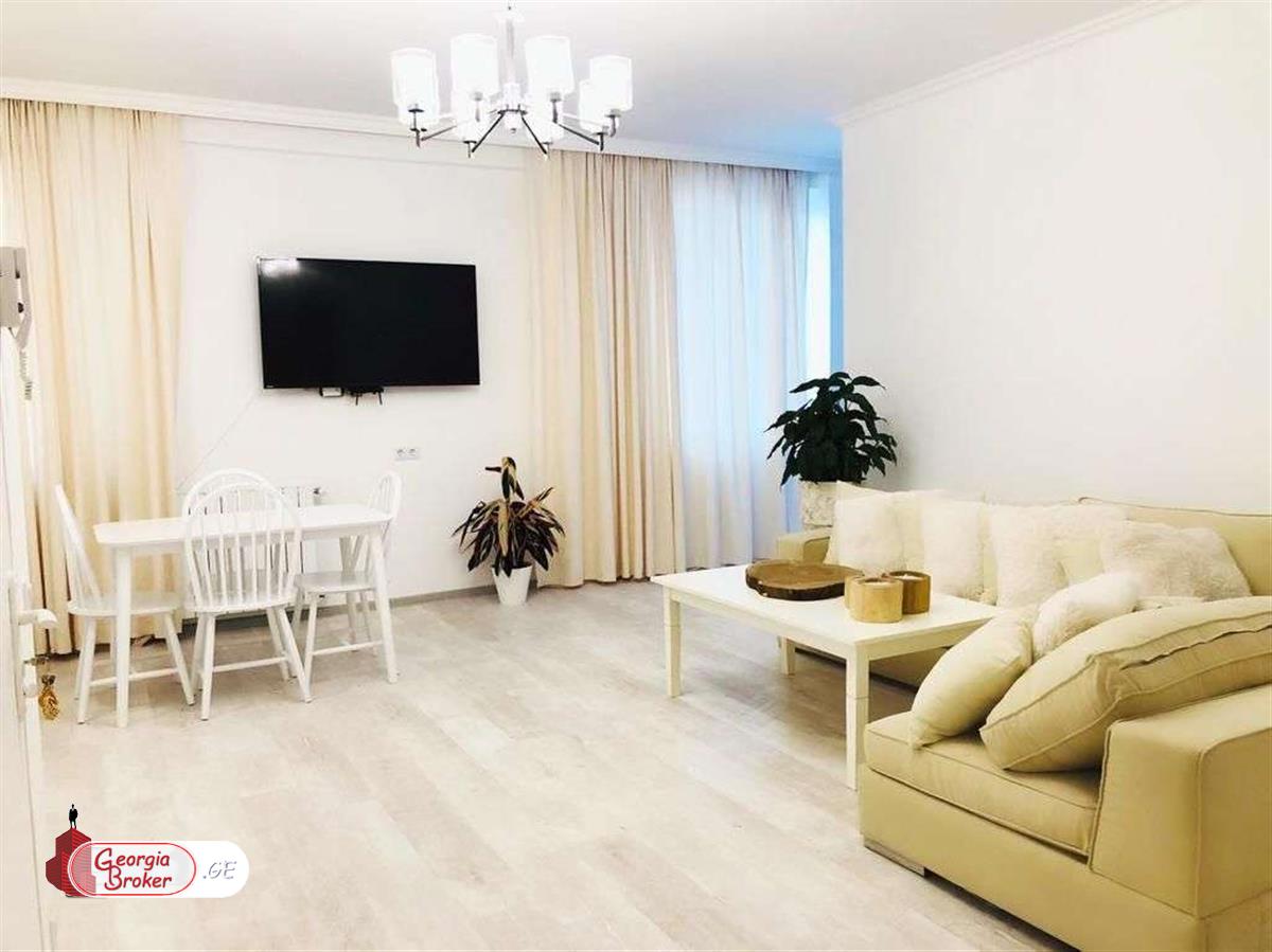 в аренду квартира с новым ремонтом 3-комнаты