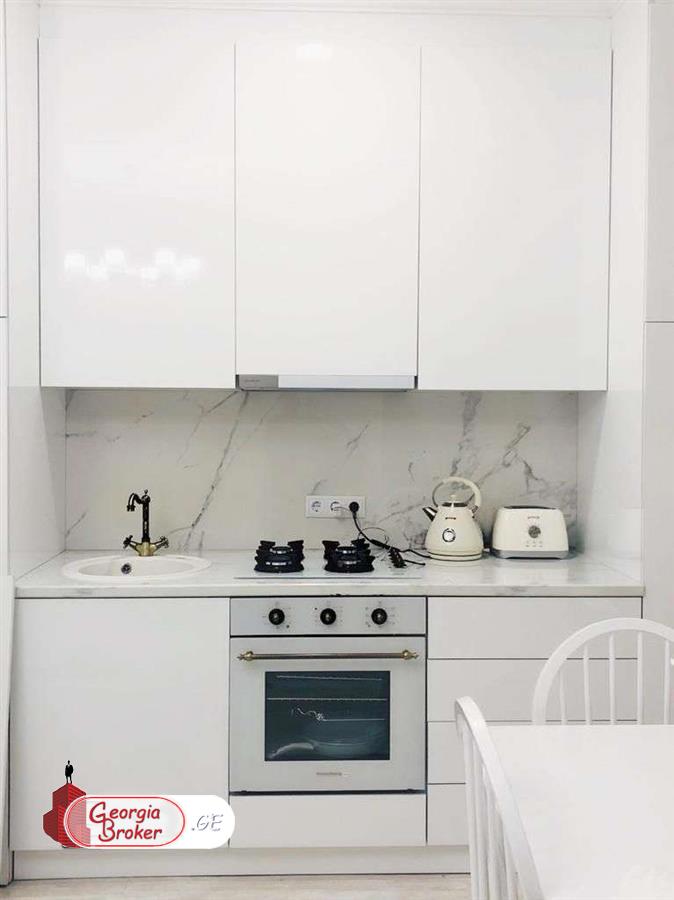 в аренду квартира с новым ремонтом 3-комнаты