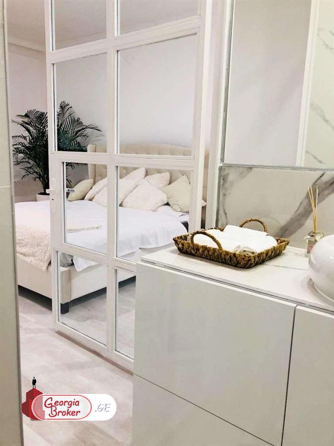 в аренду квартира с новым ремонтом 3-комнаты