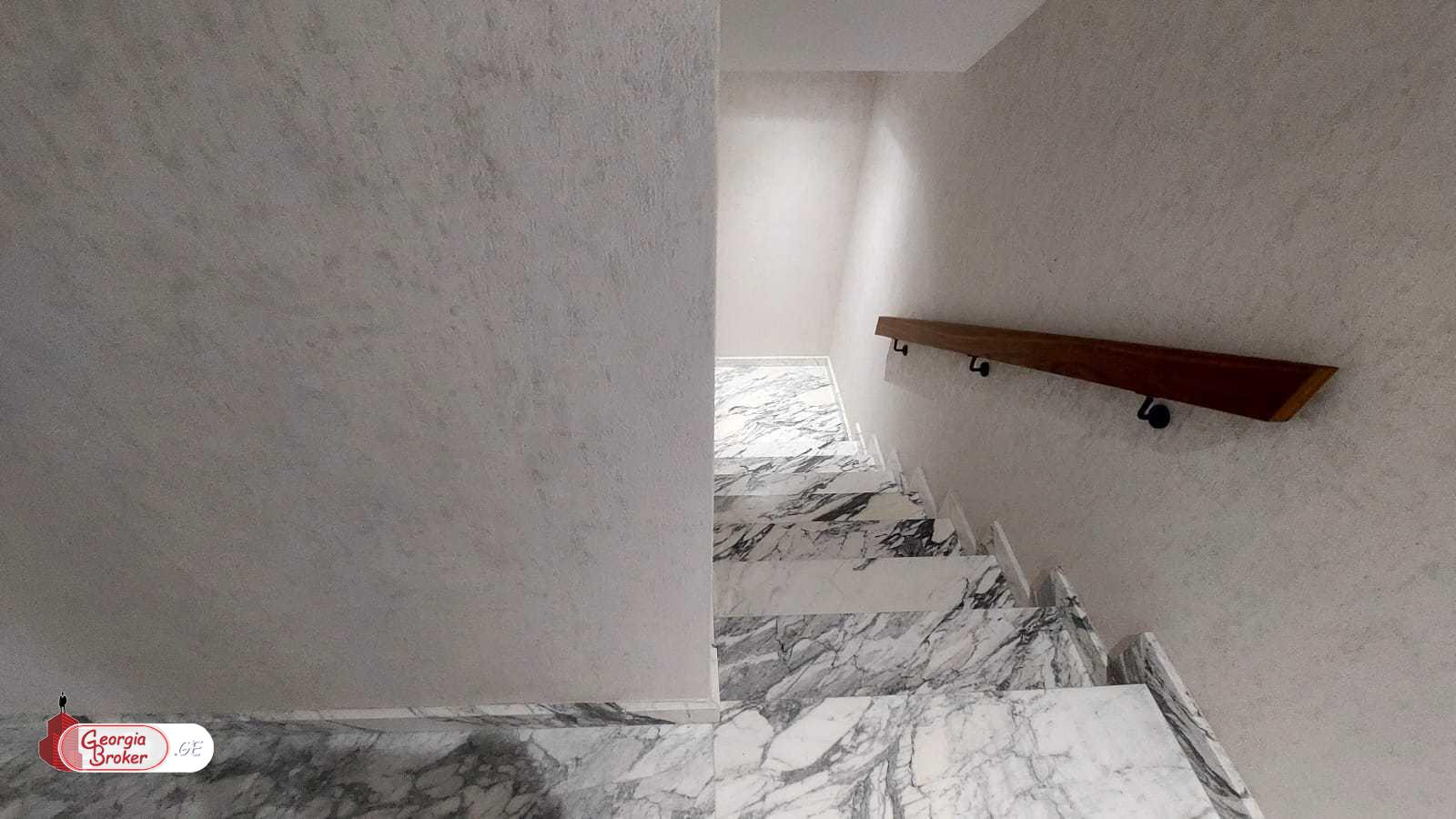 в аренду дом с новым ремонтом 9-комнат